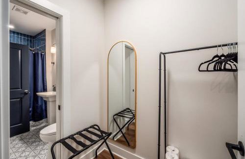 Rooftop Patio, Hot Tub and Games City Escape - Foto 23