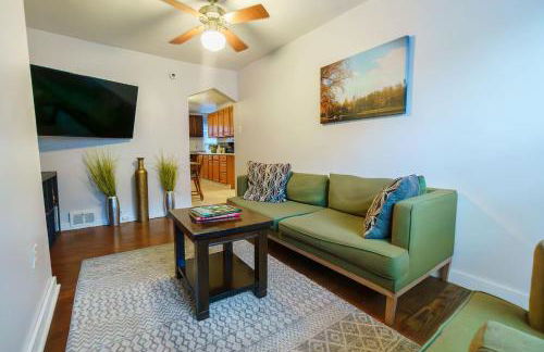 3 BR Southside Pad - Sleeps 8 - Amazing Location - Foto 1