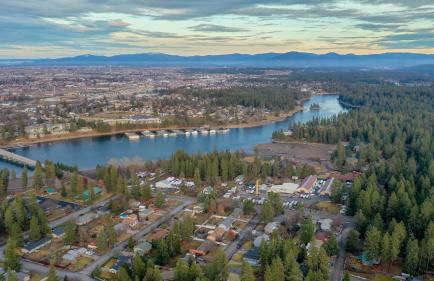 Cozy family home 2 blocks to river - Photo 17