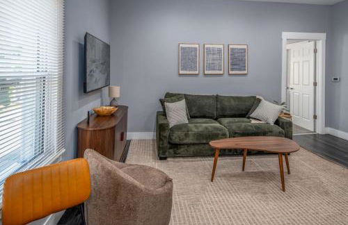 Walnut Hills, 5min to UC, Sleeps 7ppl, Lux Beds, Smart TVs - Foto 36