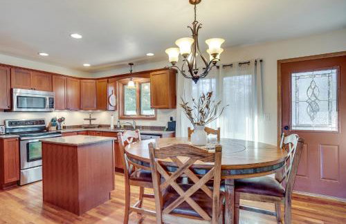 Pet-Friendly Tomahawk Home Deck and Private Hot Tub - Foto 10