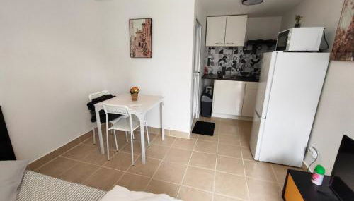 Studio plain-pied entrée privée et parking gratuit - Foto 3