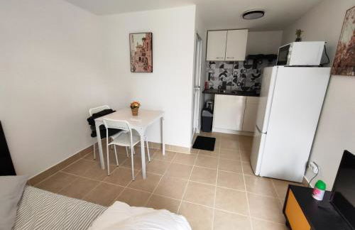 Studio plain-pied entrée privée et parking gratuit - Foto 3