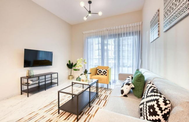 Elite LUX Holiday Homes - Stylish 1 BR Pool World Class Gym in Dubai South - Photo 2