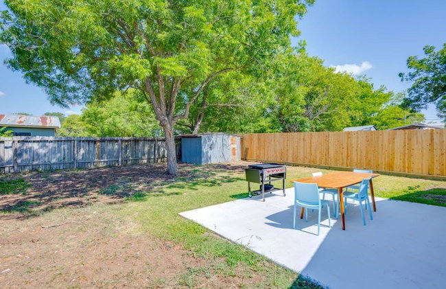 Modern 3 2 two Kings hot tub Fire pit 16min to Wine Trail Nearby Pickleball Courts Pools - Foto 17