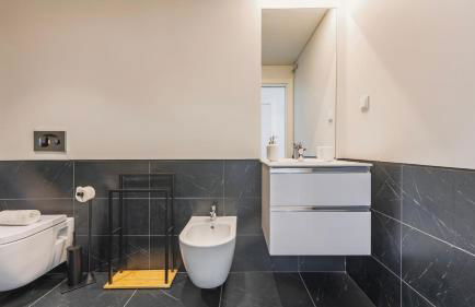 Soft Modern Flat With Pool & Gym by LovelyStay - Photo 31