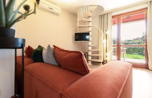 Exclusive Pool Access, 2 floors, Balcony View, Parking - Foto 17