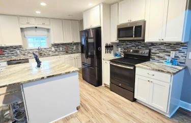 5 Mins from beach and has pool, hot tub, games, pet friendly - Foto 43