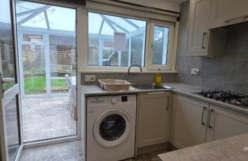 Cozy 4-Bedroom Family Getaway - Foto 10