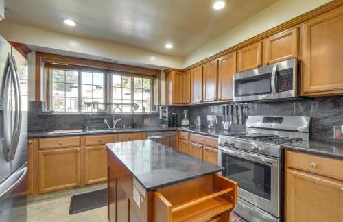 North Hills Home with Outdoor Entertaining Space - Foto 7