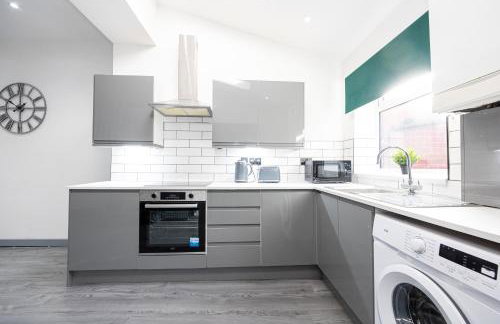 Bolton 2BR Cinema House, Free Parking, Fast WiFi, Comfortable Stay - Foto 30