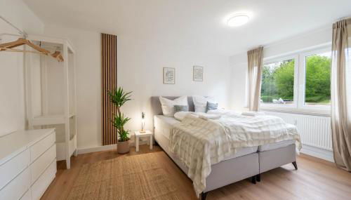 BackHome - BUSINESS&FAMILY - TOP LAGE, Parkplatz, Balkon, Waschmaschine, Netflix, 90qm, 24h Checkin - Apartment 8 - Foto 1, towels, wardrobe