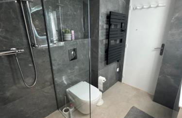 Suite Elégance, Design, Calme, Clim et Parking - Foto 8