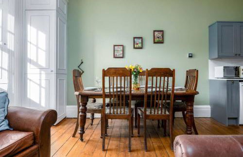 Elegant 3 Bed Apartment in Stirling Near Free Parking and Hill Views - Foto 13