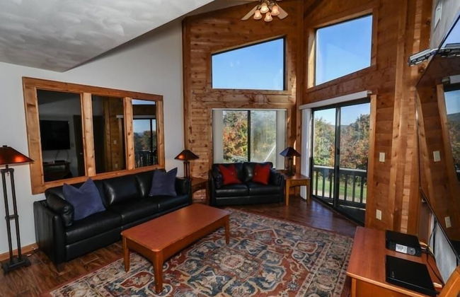 Seven Springs 3 BR Loft Condo, Walk to Slopes! by RedAwning - Foto 1