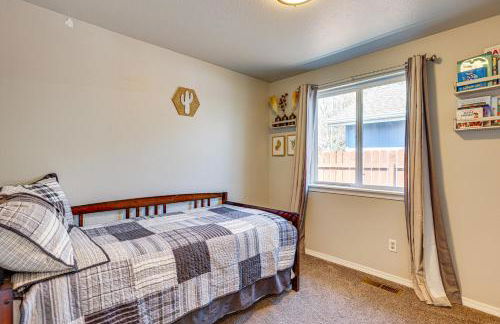 Family-Friendly Home with Fire Pit in Bend! - Photo 18