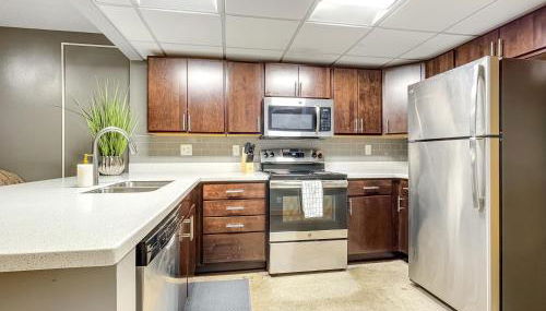 HUGE 2BR Apt Next to Wells Fargo -FREEParking! - Foto 3