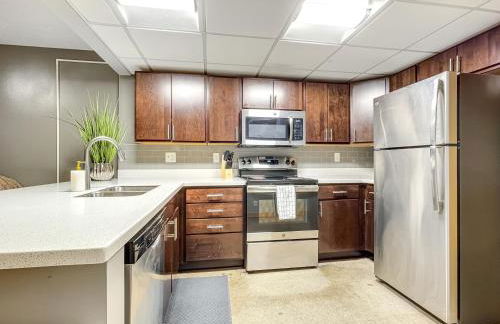 HUGE 2BR Apt Next to Wells Fargo -FREEParking! - Foto 3