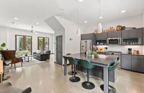 12 South Home WALK to Belmont with Deck and Patio - Foto 6