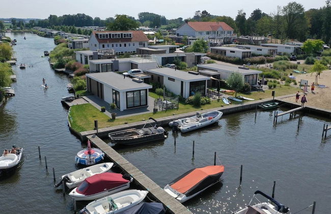 Well-kept Chalet on the Water - Foto 39