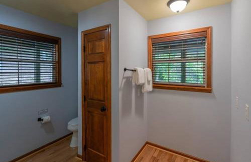 Lakefront Point Retreat on Nantahala Lake with Dock - Foto 33