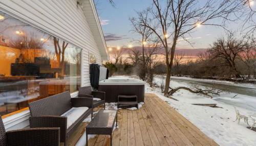 Cozy 3BR Cabin With Hot Tub on Nippersink Creek - Foto 5