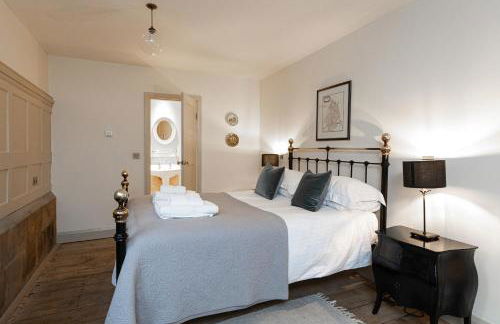 Exceptional Grade II Listed Church Conversion - Foto 12