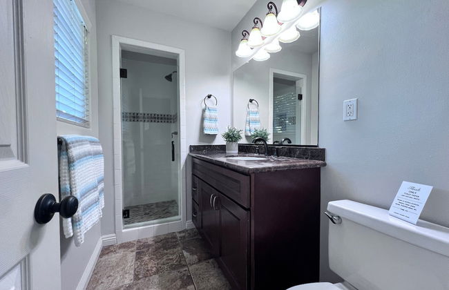 Lovely Anaheim Pool Home 1 Mile to Disney - Foto 16