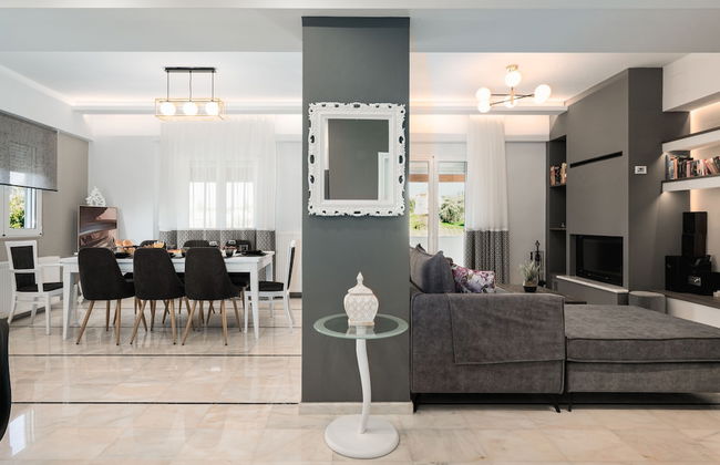 Superb Villa - Private Pool Jacuzzi Sauna Gym - Photo 12