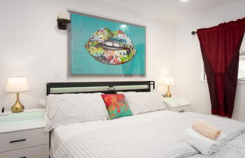 Big gated yard, Work play room, King bed - Foto 29