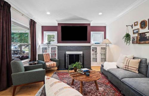 Spacious 4BR in Kamms Corners Cleveland - Game Room - Sleeps 9 - Foto 1