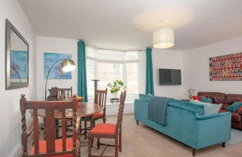 2 Central, spacious, apartment with private patio - Photo 7