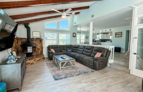 Spacious house- Deep Water Dock Pool Golf Cart Rental available - Foto 43