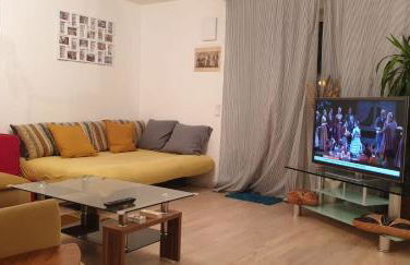 Bright by Trade Fair ICM 15 min direct to City Center 2-BedRoom full 2-BathRoom, free Parking, Balcony, Family and Business friendly - Foto 24