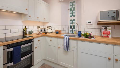 East Lodge - Photo 5