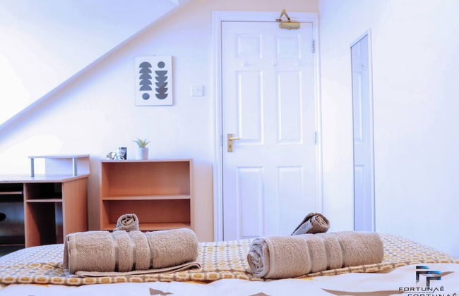 Beautiful 5-bed House Roker Beach - Photo 3