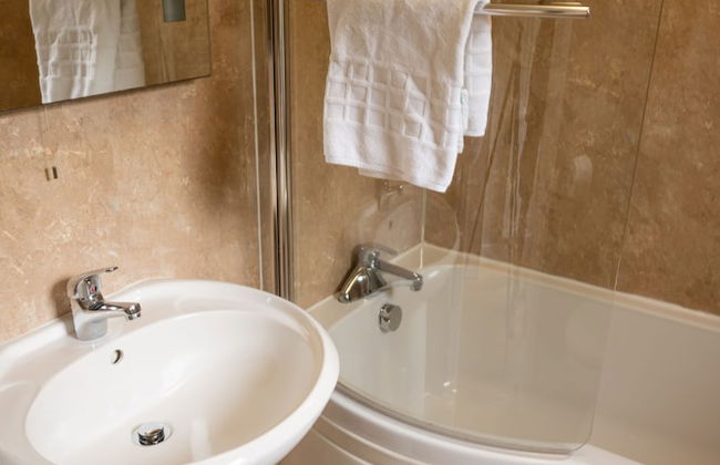 Birch 18 With Hot Tub, Newton Stewart - Photo 19