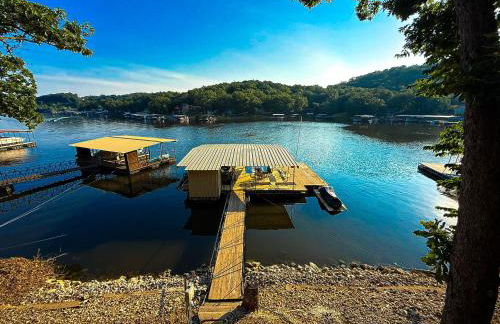 Lakefront 4BD2BADockGrillDecksFirepit-12PP - Photo 2