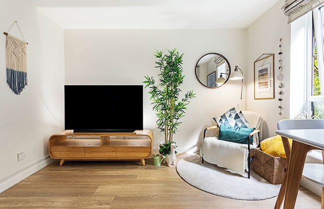 London Docklands Retreat - Photo 9