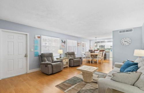 Beachside Las Olas Getaway Oasis with Pool - Foto 10