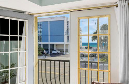 Sunset Corner - Beach View & Heated Pool! - Foto 54