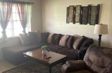 Beautiful Spacious 3 BR brick home for the family - Photo 10