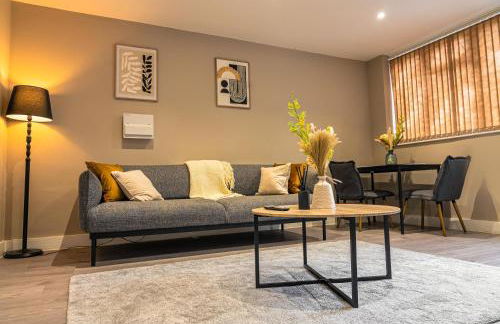 Stylish Flat in Wolverhampton - Short and long Stay with Free Parking - Photo 26