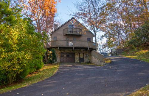 Charming Riverfront Cabin - Hot Tub Overlooking New River, Gas Fireplace - Foto 22