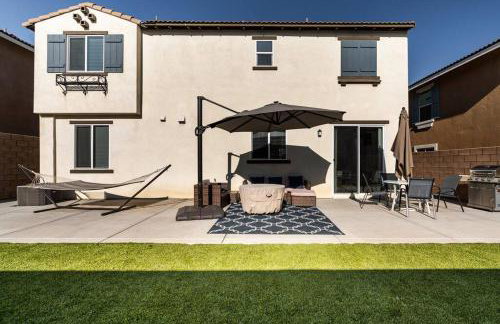 Spacious Modern Home in Sierra Lakes Fontana - Photo 35