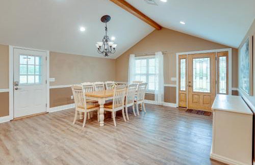 Quiet Marion Getaway with Fireplace! - Foto 10