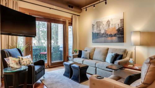 Walk Downtown Stunning Condo with Attached Garage - Photo 4