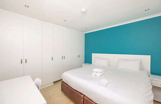 Contemporary 4 Bedroom Home - Photo 6