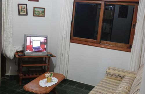 Casa com piscina para até 6 pessoas com duas camas de casal e sofá-cama casal - Foto 28