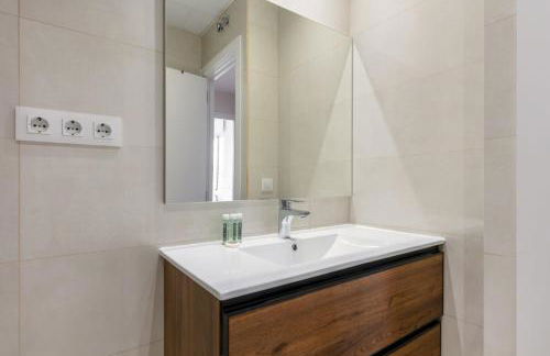 Bright with views - 2Bd 1Bth- Av América - Photo 15